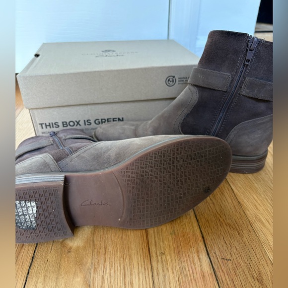 Clarks Women Cloudstepper Booties - Picture 9 of 9